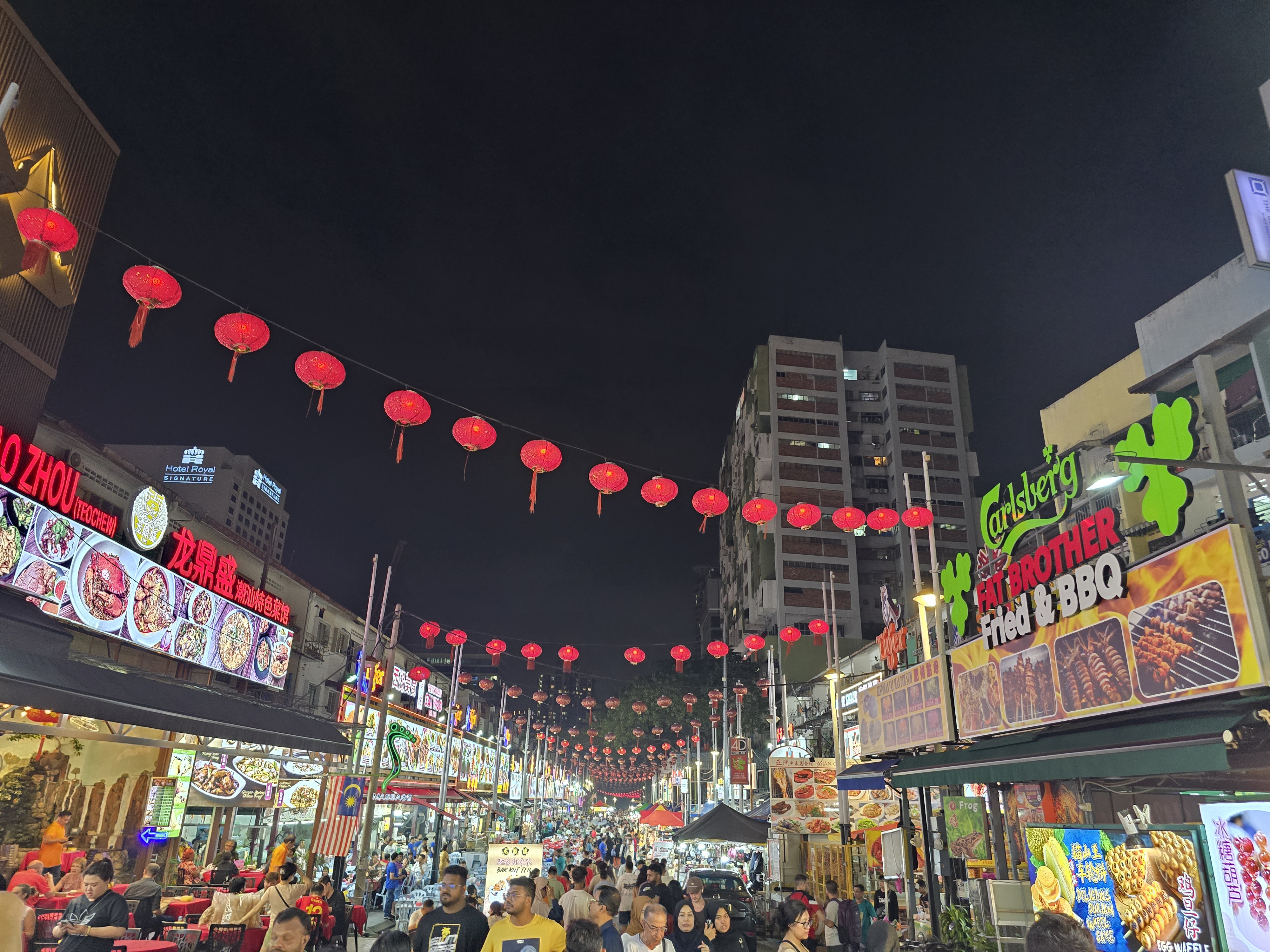 Een drukke voetgangersstraat in Kuala Lumpur